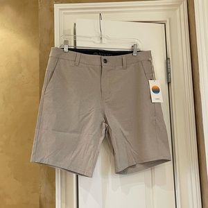 Vuori Aim short khaki
